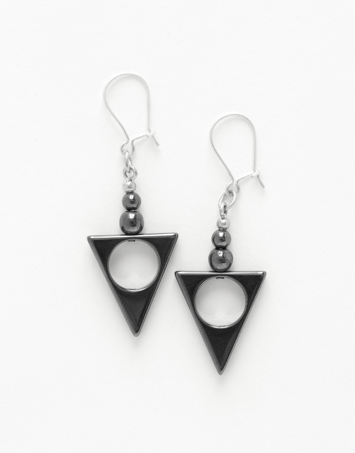 Boucles d oreilles  Euterpe Hématite triangle