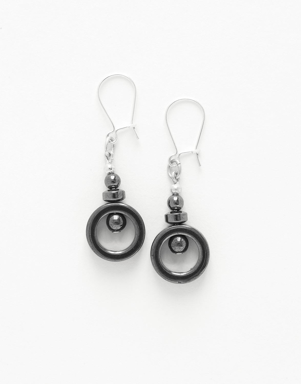 Boucles d oreilles  Euterpe Hématite cercle