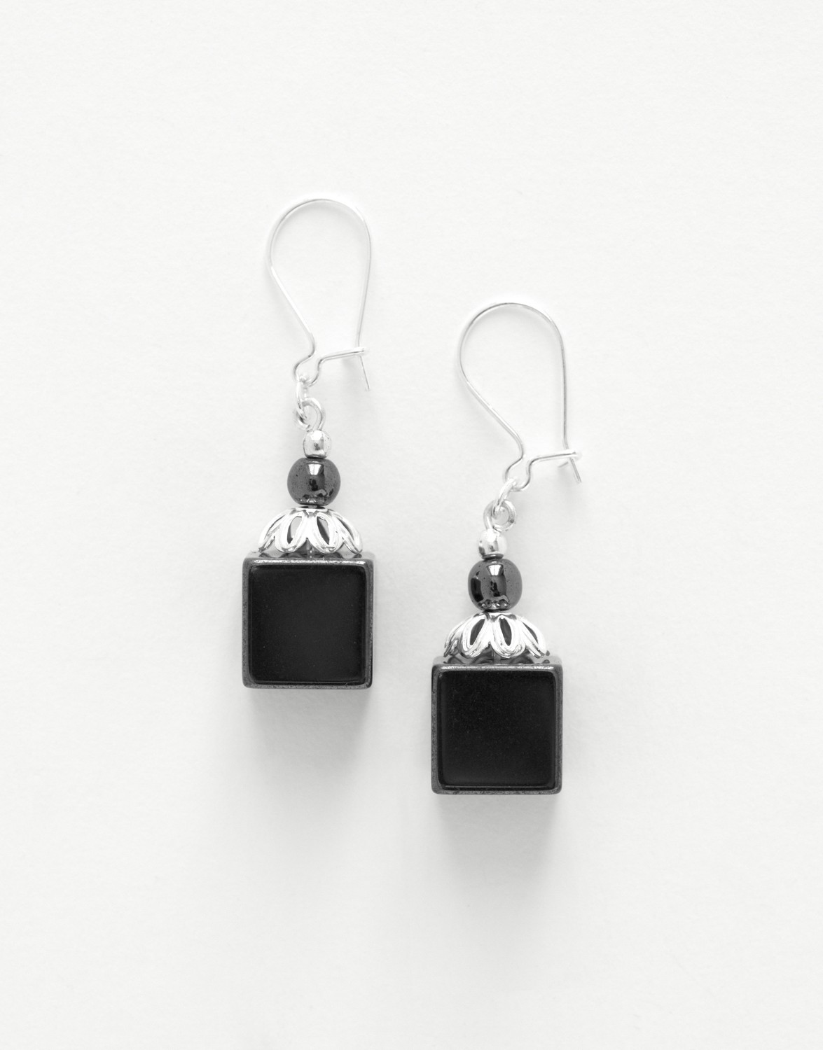 Boucles d'oreille Euterpe Hematite cube