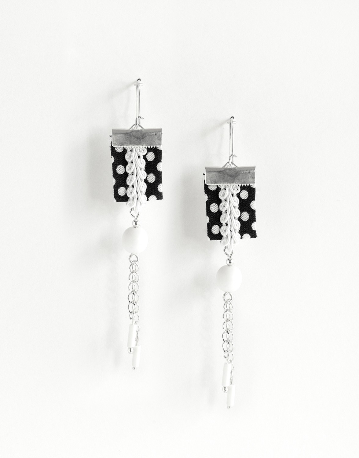 Earrings Euterpe white Onyx and coton